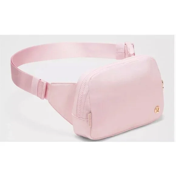 NWT Lululemon Everywhere Belt Bag Large 2L Blissful Pink Sold out on line - Picture 4 of 16